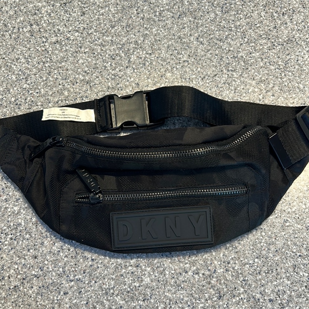 Black DKNY Fanny pack, size S/M